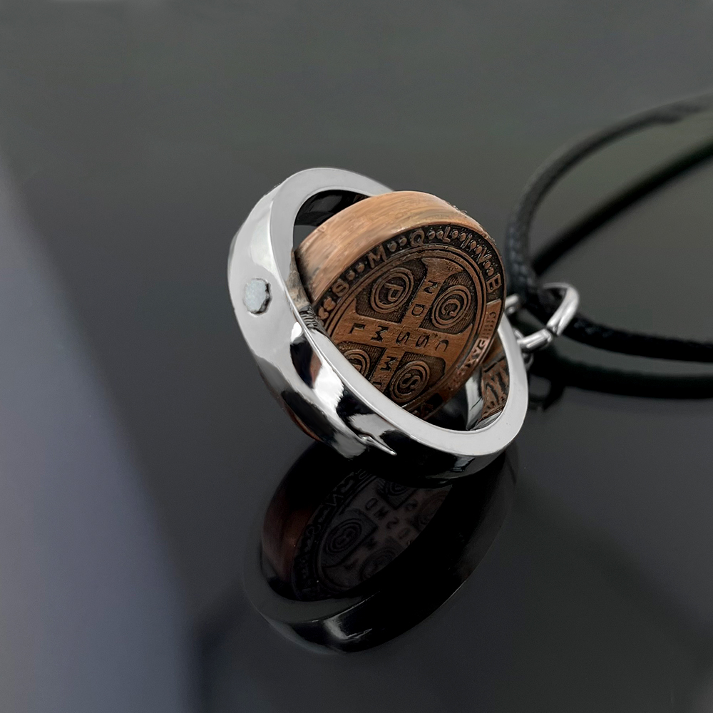 Novo Colar Medalha de São Bent - Necklace Pendant avaliação e preço